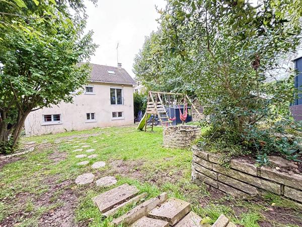 Charmante Maison à Vendre à Pontoise €396 000 ** - Référence 11084