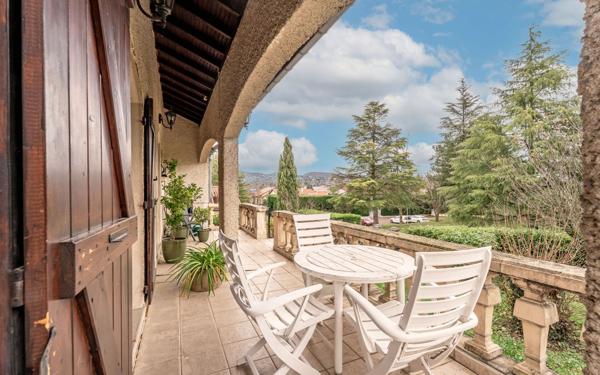 Maison à vendre    4 pièces • 120 m2 Champagne-au-Mont-d'Or