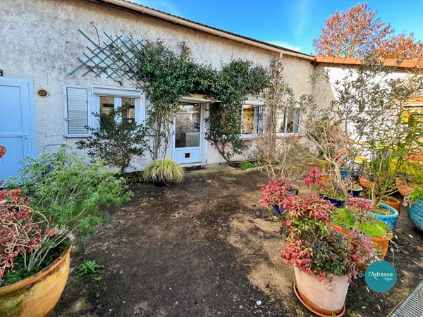 Maison de ville avec extérieur au coeur du centre-ville