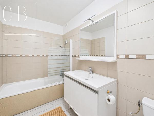 Maison aux trois espaces de vie indépendants