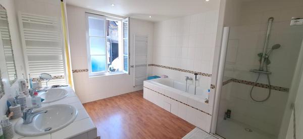 Faible consommation en énergie pour ce plain-pied de 225m2 habitables !