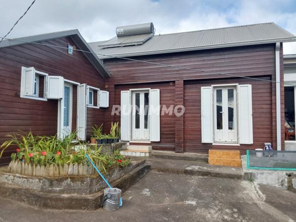 maison de type f9 de 148m2 habitable au tampon