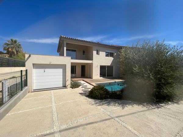 HYERES Secteur Ouest , A Vendre Villa Neuve T7, Jardin, Piscine, Garage.