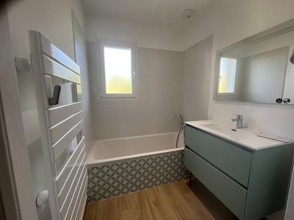 HYERES Secteur Ouest , A Vendre Villa Neuve T7, Jardin, Piscine, Garage.