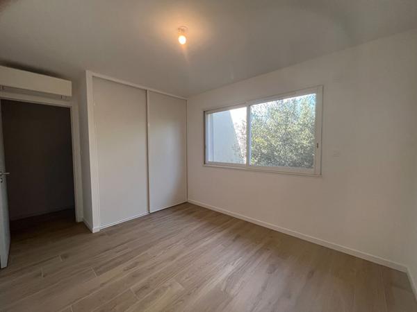 HYERES Secteur Ouest , A Vendre Villa Neuve T7, Jardin, Piscine, Garage.