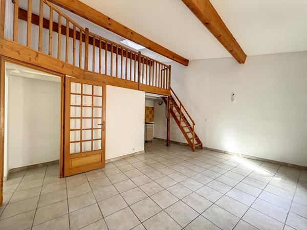 Appartement T3 dans une ruelle calme de Lauris - Jolie potentiel