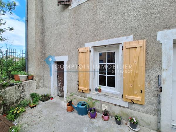Maison de village
                                                                                                                                                                                                                                                                                                                        3 pièce(s)                                                                                                                                                                                                          2 chambre(s)                                                                                                                                                                                                          52  m²