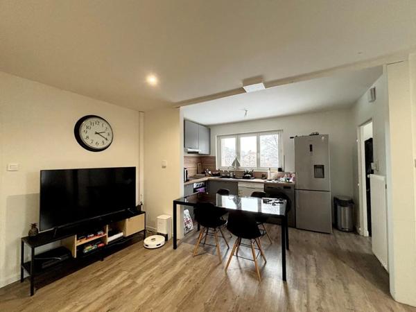 Appartement à louer 4 pièces 74.01m²