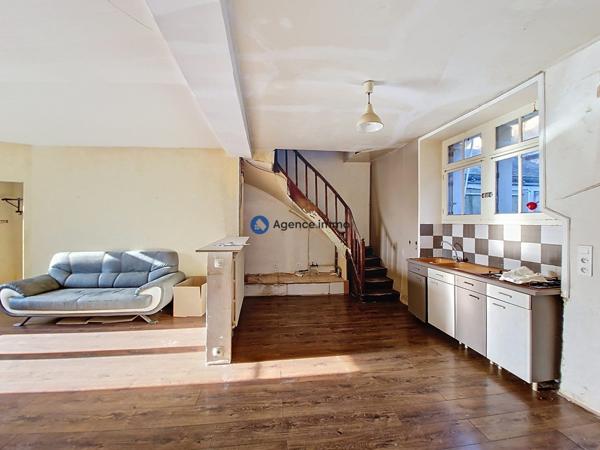 À vendre - Maison mitoyenne 2 côtés, 5 pièces située à Château-la-Vallière (37330)