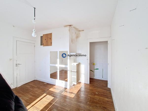 À vendre - Maison mitoyenne 2 côtés, 5 pièces située à Château-la-Vallière (37330)