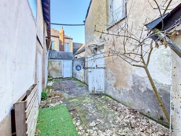 À vendre - Maison mitoyenne 2 côtés, 5 pièces située à Château-la-Vallière (37330)