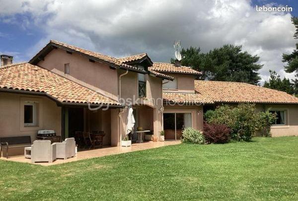 Maison d architecte de 261 m²