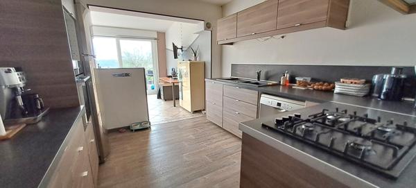 Maison bénéficiant d'une terrasse avec superbe vue à Etampes, 3 chambres et garage