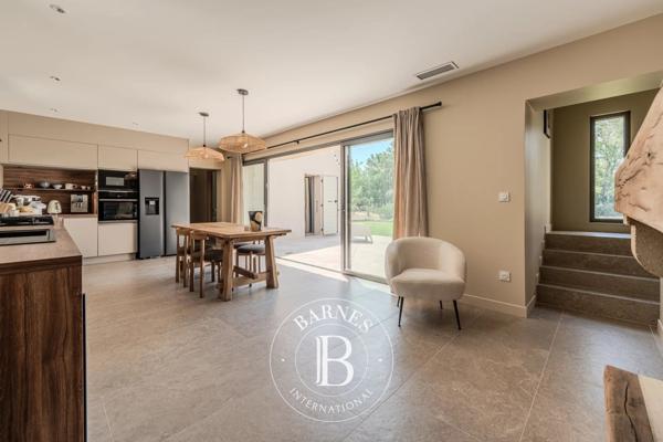 Aix-en-Provence, Maison 4 Chambres -  184 m² à vendre