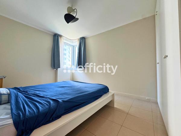 Appartement
         4 pièces
        - 90 m² 470 000 € *