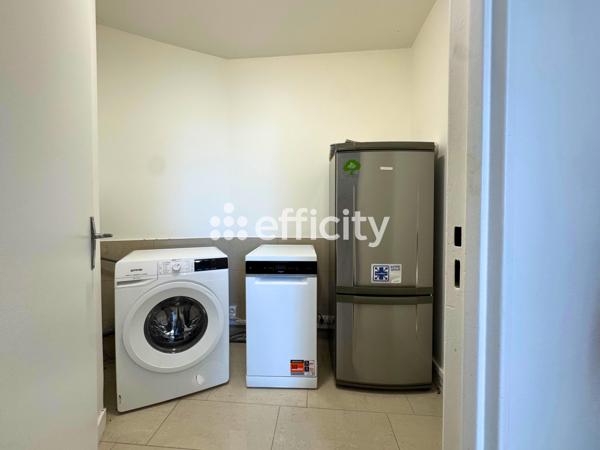Appartement
         4 pièces
        - 90 m² 470 000 € *