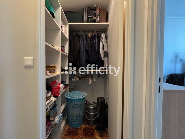 Appartement
         4 pièces
        - 90 m² 470 000 € *
