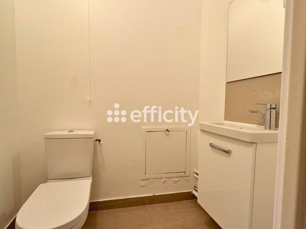 Appartement
         4 pièces
        - 90 m² 470 000 € *