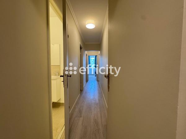 Appartement
         4 pièces
        - 90 m² 470 000 € *