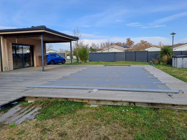 Maison familiale récente située à deux pas du centre de Léog