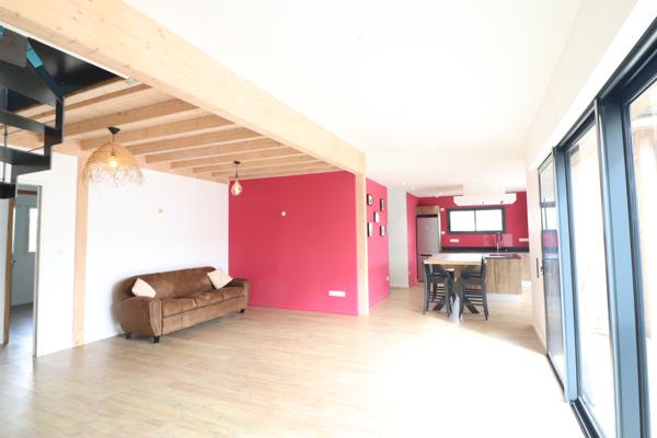 Maison familiale récente située à deux pas du centre de Léog