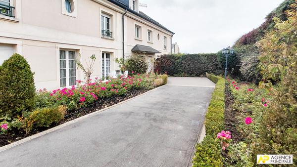 Le Chesnay Plateau Saint-Antoine Appartement duplex 5 pièces "esprit maison " 153.05m² au sol avec cave et parking €949 000 ** - Référence 26649