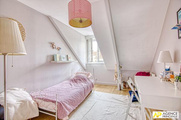 Le Chesnay Plateau Saint-Antoine Appartement duplex 5 pièces "esprit maison " 153.05m² au sol avec cave et parking €949 000 ** - Référence 26649
