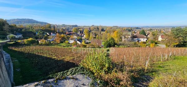 Terrain à bâtir de 1500 m2 à vendre avec vue panoramique sur ARBOIS (39600)