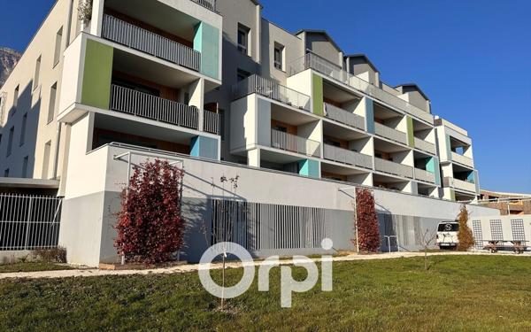 Appartement à vendre    2 pièces • 41,68 m2 Crolles