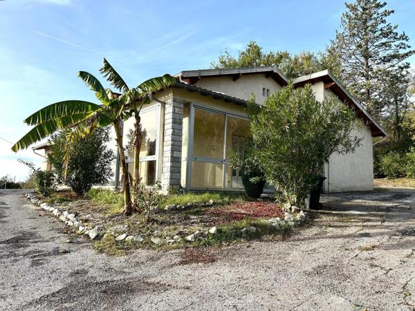 Maison de plain pied sur terrain 4200 m²