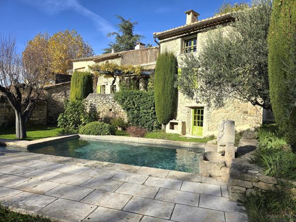Authentique mas du 18ᵉ à Gordes avec piscine et vue panoramique