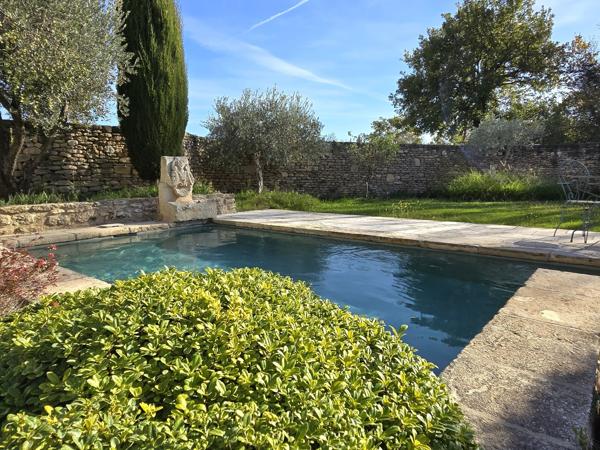 Authentique mas du 18ᵉ à Gordes avec piscine et vue panoramique