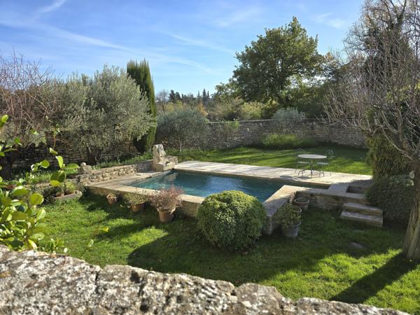 Authentique mas du 18ᵉ à Gordes avec piscine et vue panoramique