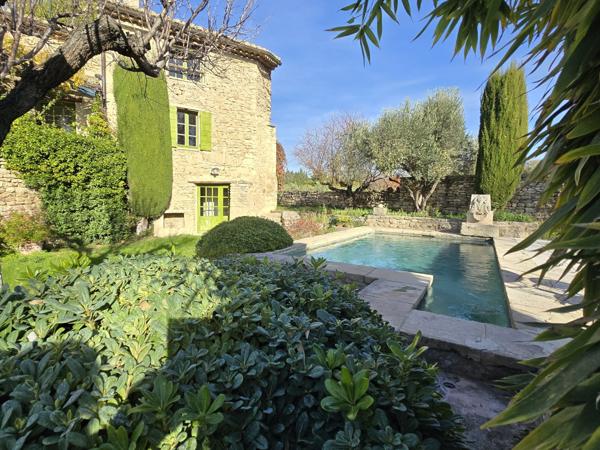 Authentique mas du 18ᵉ à Gordes avec piscine et vue panoramique