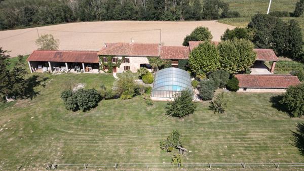 Grand corps de ferme à Varilhes