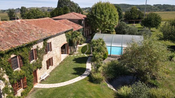 Grand corps de ferme à Varilhes