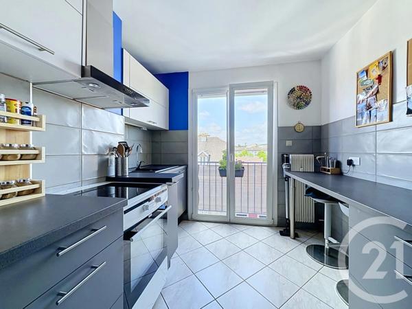Appartement F4 à vendre  4 pièces - 93,93 m 2   BELFORT  - 90