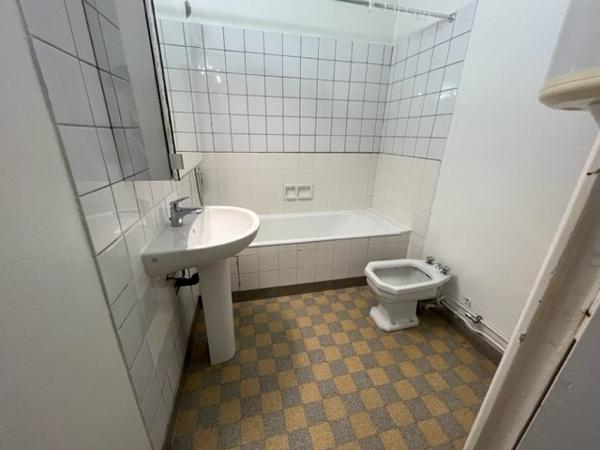 T2 JEAN PERROT