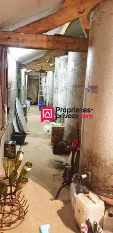 Propriété viticole 13ha vignes + 20ha terres + chai + matériel + maison 6p 170 m² + longère 160 m²