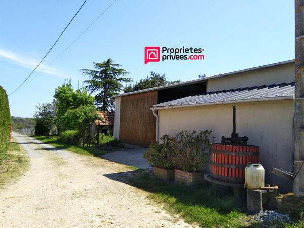 Propriété viticole 13ha vignes + 20ha terres + chai + matériel + maison 6p 170 m² + longère 160 m²