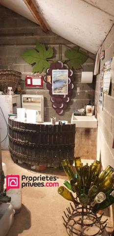 Propriété viticole 13ha vignes + 20ha terres + chai + matériel + maison 6p 170 m² + longère 160 m²