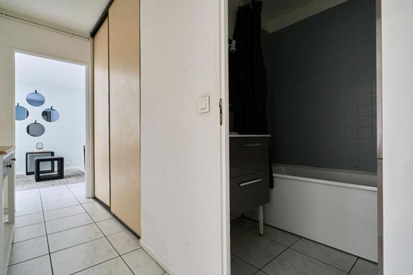 Lille  Rdc 2 pièce(s) 48.41 m2 avec Jardin et Place de Parking