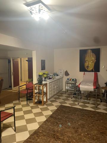 A VENDRE - LIMOGES CENTRE - Bureaux ou appartement avec 2 places de parking