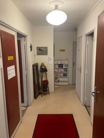 A VENDRE - LIMOGES CENTRE - Bureaux ou appartement avec 2 places de parking