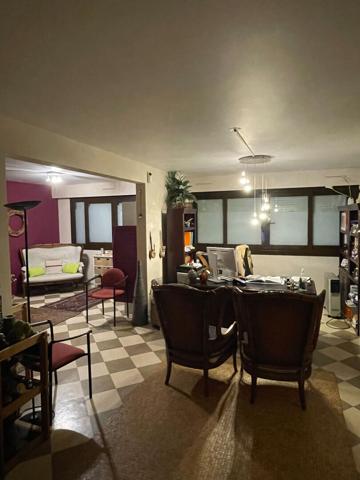 A VENDRE - LIMOGES CENTRE - Bureaux ou appartement avec 2 places de parking