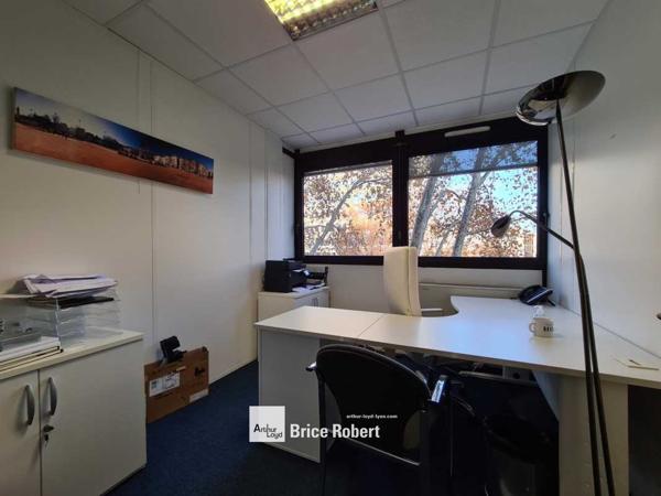 Bureaux à louer à Lyon avec parking sous sol proche transports en commun