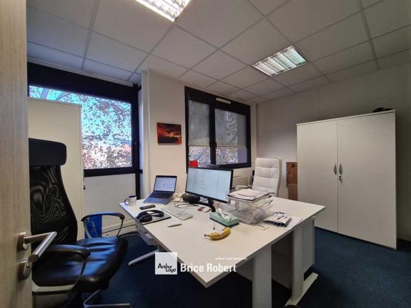 Bureaux à louer à Lyon avec parking sous sol proche transports en commun