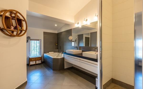 Maison à vendre    7 pièces •  Poussan