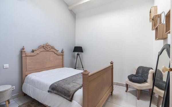 Maison à vendre    7 pièces •  Poussan