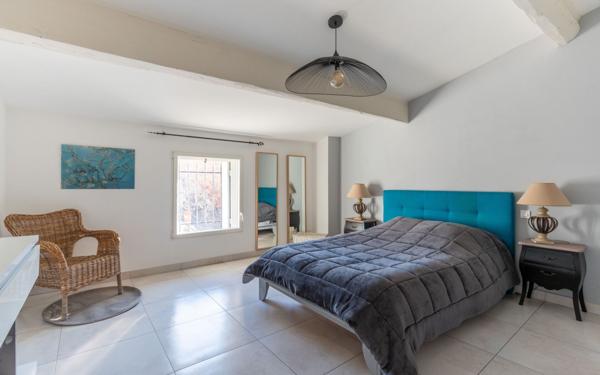 Maison à vendre    7 pièces •  Poussan